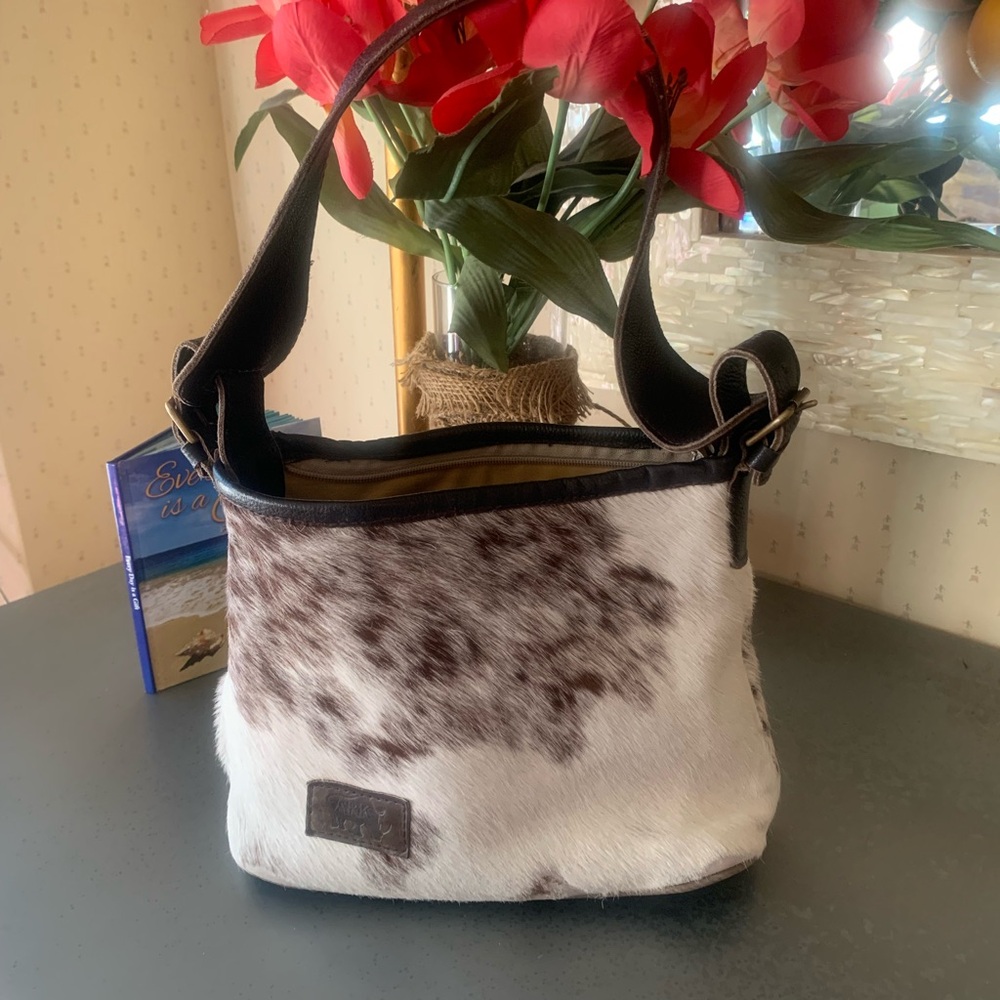 Cowhide shoulder bag with BROWN leather strap and trim. ARK- Rhino on front tag.